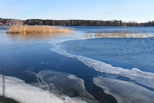 Fototapeta Naklejka Na Ścianę i Meble -  Thin ice on the lake Uvildy in late autumn in clear weather, Chelyabinsk region. Russia