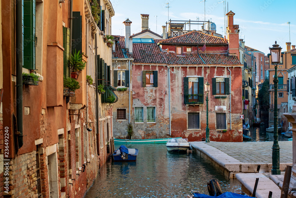 Fototapeta Piękny kanał wodny w Wenecji we Włoszech
