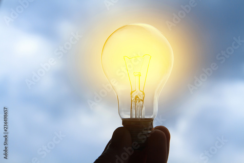 Man hand light bulb