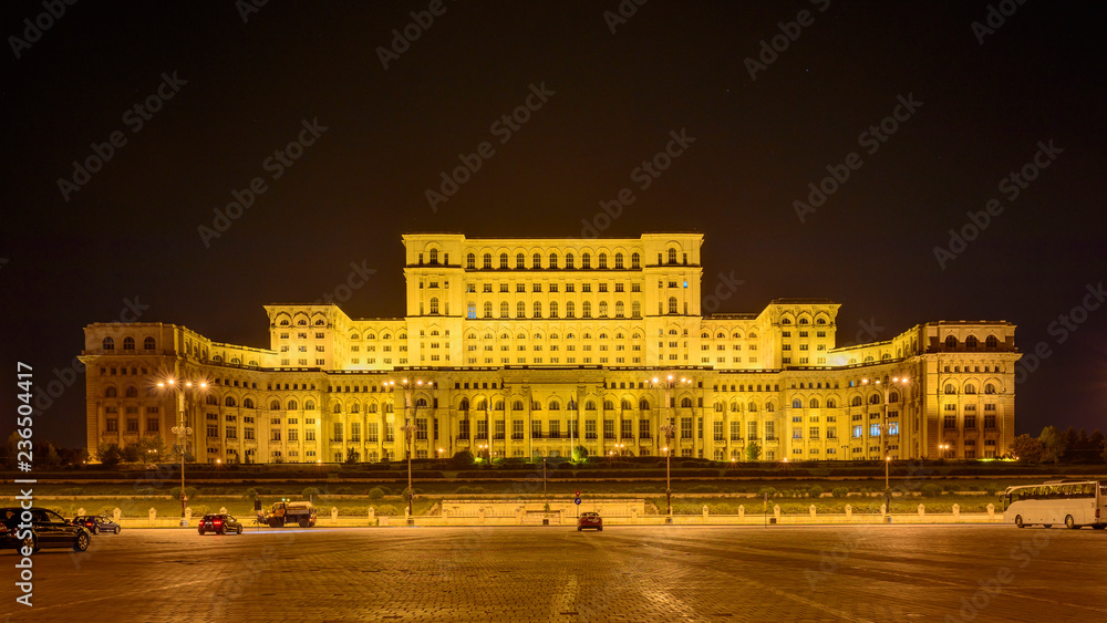 Das zweitgrößte Verwaltungsgebäude der Welt - Casa Poporului / Haus des Volkes / Parlamentspalast - in Bukarest bei Nacht