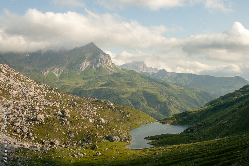 Obraz premium Swiss Alps Landscapes with Mountains, Peaks, lakes and tracks