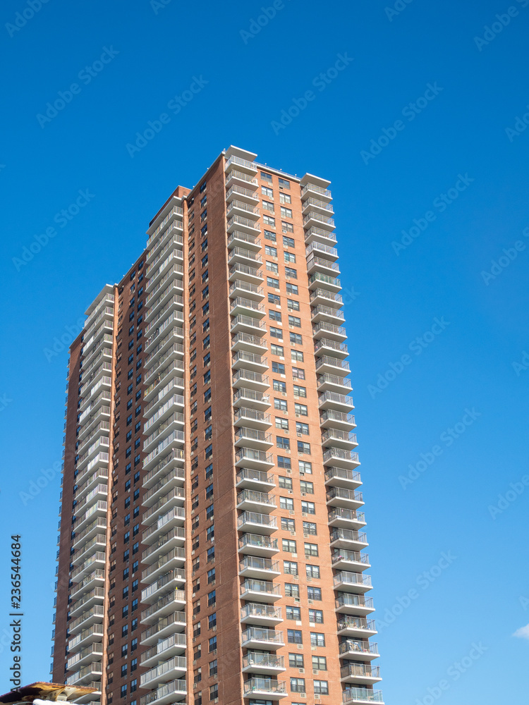 The Building and Sky ビルと空 The Building and Sky ビルと空
