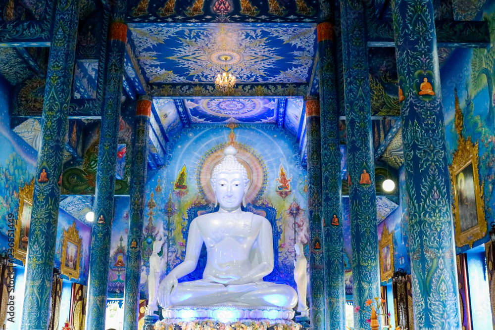 Obraz premium buddha in temple