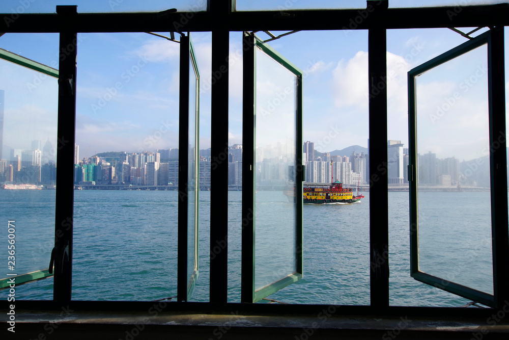 ホンハム埠頭から見る香港島