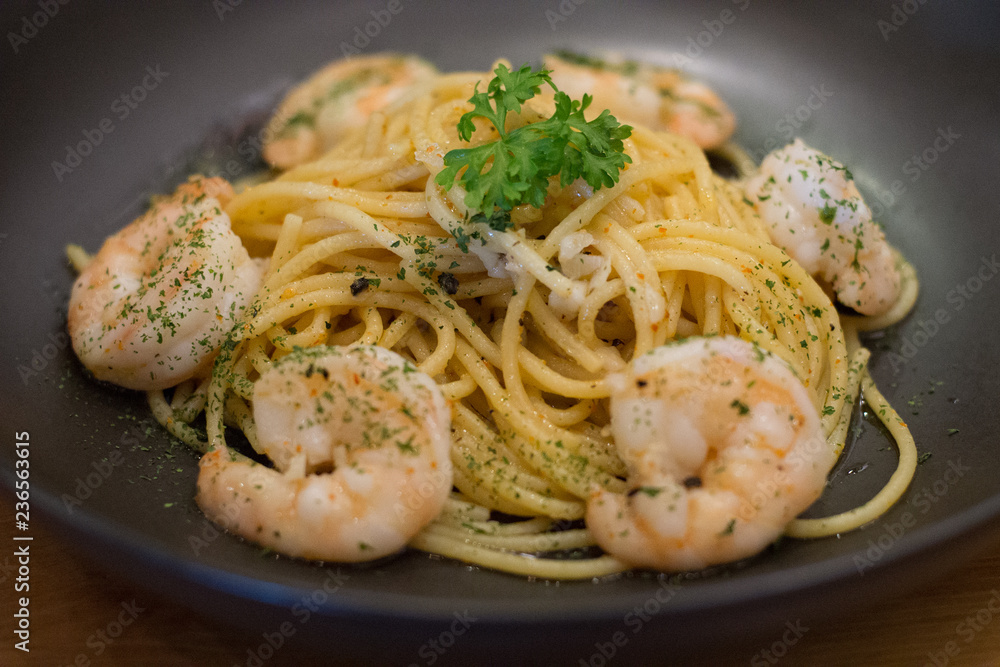 spaghetti aglio olio with shrimp and garlic and herb spaghetti aglio olio with shrimp and garlic and herb