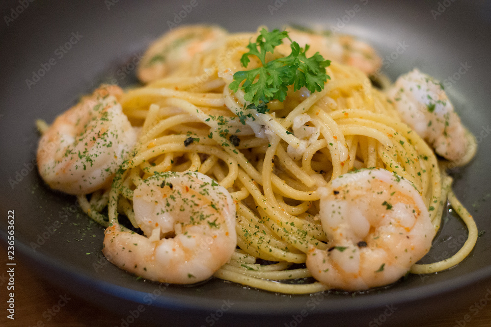 spaghetti aglio olio with shrimp and garlic and herb spaghetti aglio olio with shrimp and garlic and herb