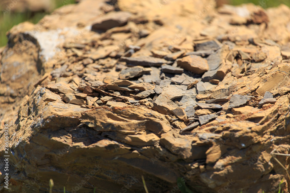 Obraz premium Mountain stone on nature as an abstract background