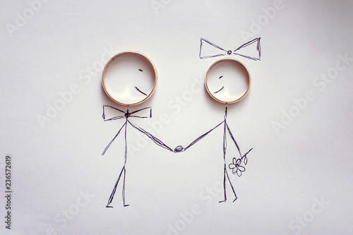 Drawing the bride and groom with wedding rings