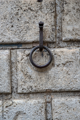 Obraz na plátně iron ring on a stone wall