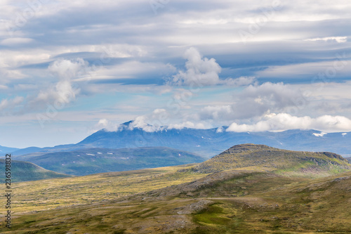 Rolling in mountain scenery in the wilderness