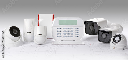 Alarm domowy,  system ochrony CCTV © gpmax