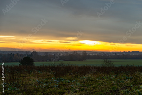 Lever de soleil sur un paysage de campagne en France Moselle