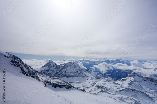 Wunderschöne Aussicht über die schweizer Alpen