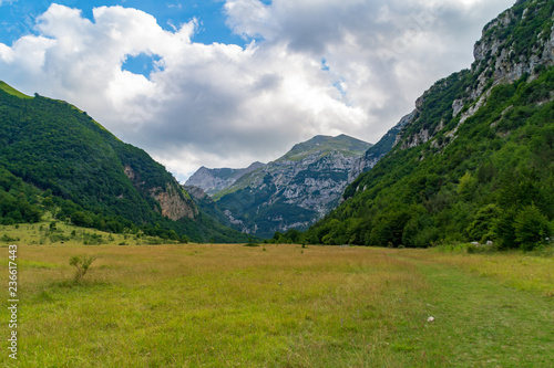 Sentiero verso il Lago di Pilato