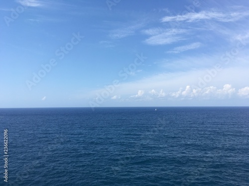 晴れた日の穏やかなアドリア海