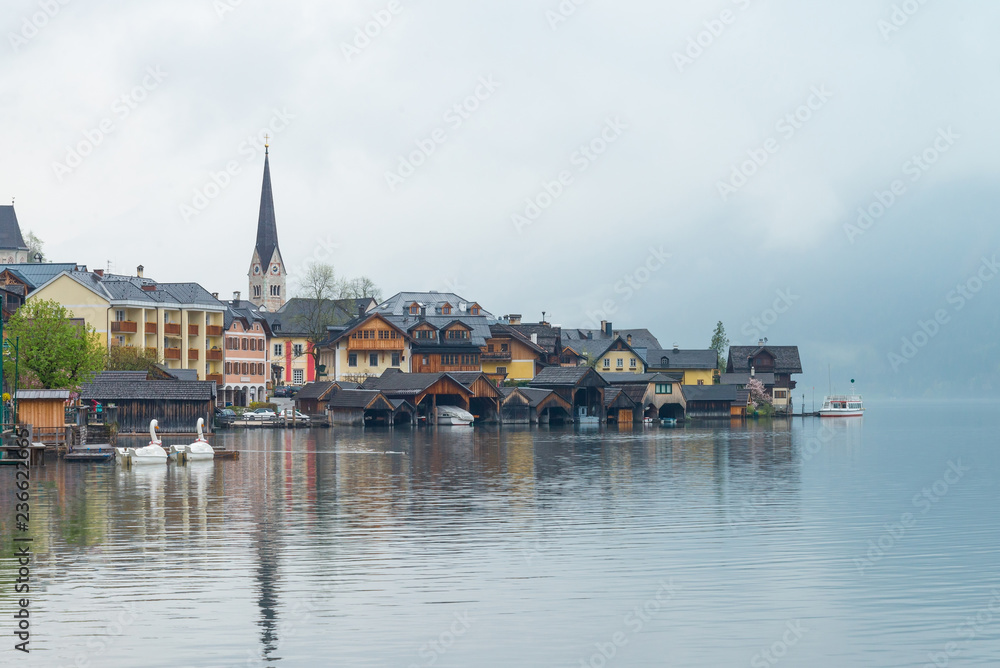 Obraz premium Hallstatt the Lakeside village in Ausrtria
