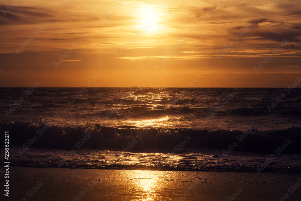 Fototapeta premium Sonnenuntergang am Meer Nordsee Zealand