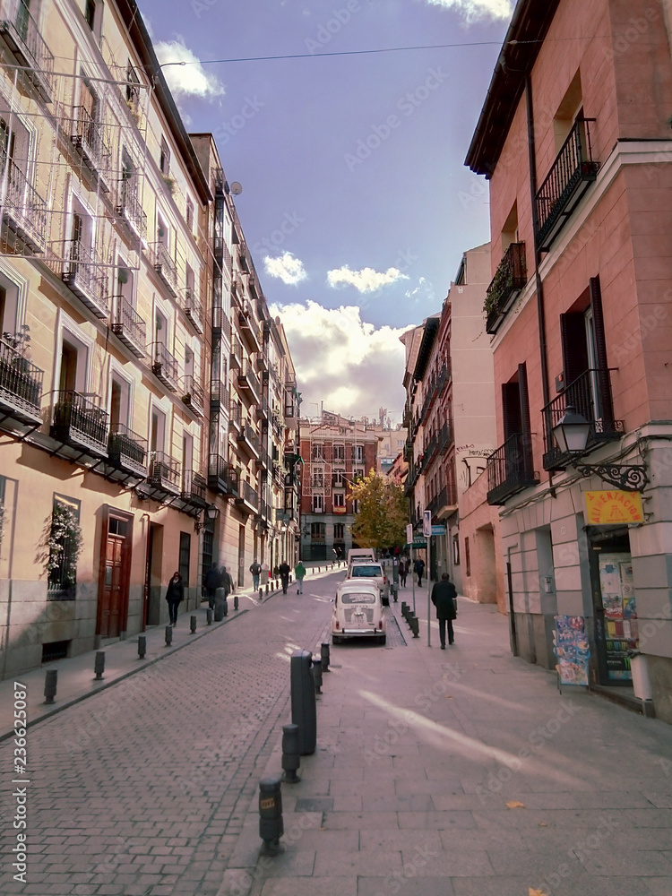 Hermosa y tranquila calle en Madrid