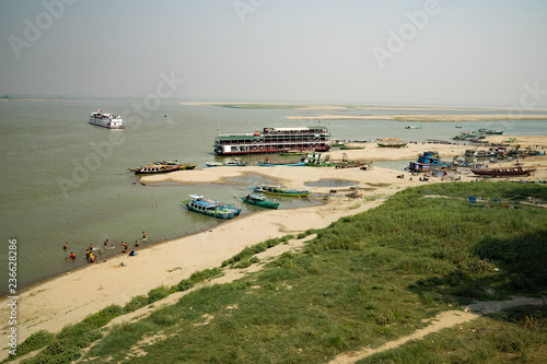 Flussufer in Bagan photo