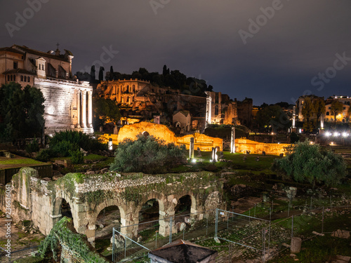the roman forum of rome at night