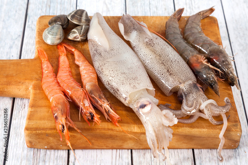 Tableau sur toile Fresh fish and other seafood