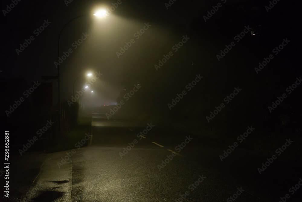 Nebel strasse nacht