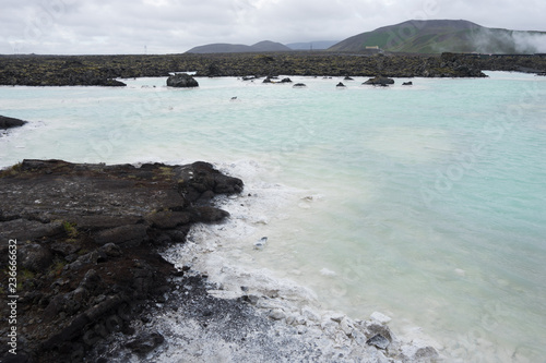 Blaue Lagune "Bláa Lónið" - Landschaft auf der Reykjanes-Halbinsel / Island 