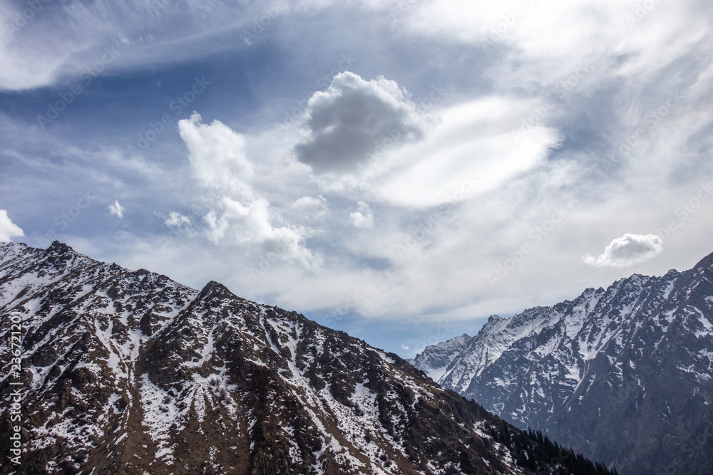 Obraz premium Scenic landscape in Ala Archa national park in Tian Shan mountain range, Kyrgyzstan