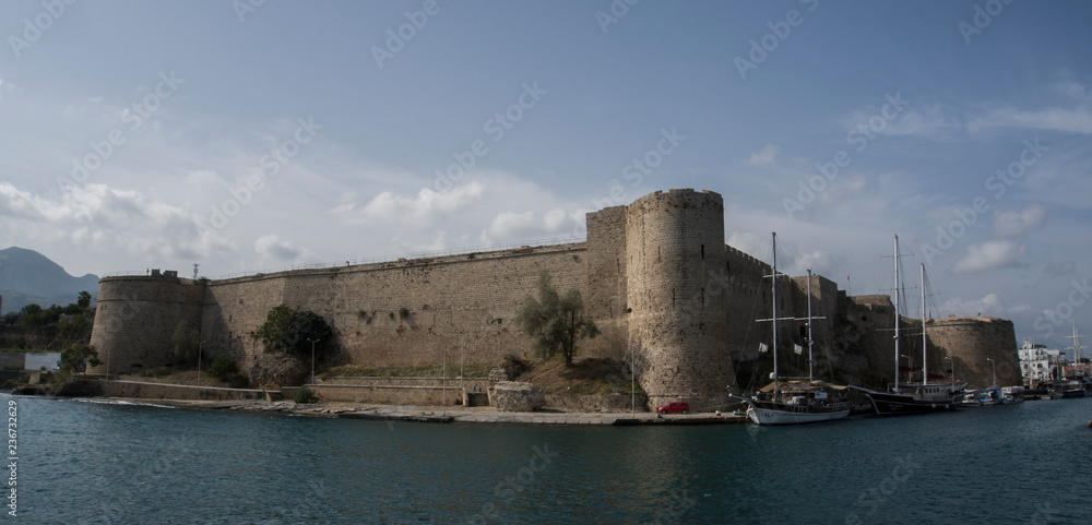 kyrenia castle harbor panorama
