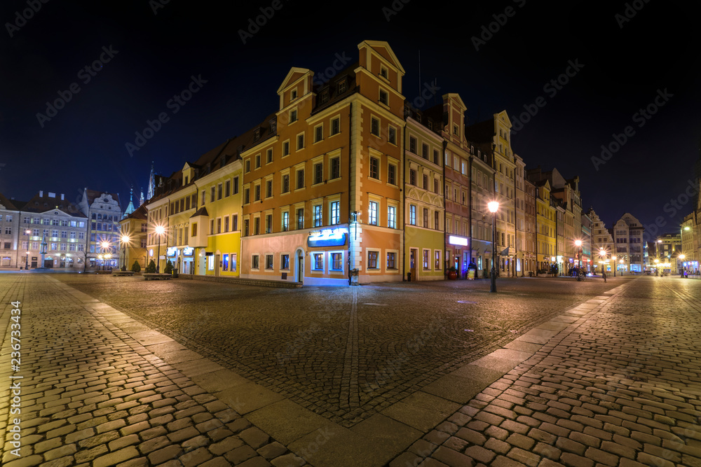 Night view of town hall at Rynek, the picturesque square in central Wroclaw, Poland