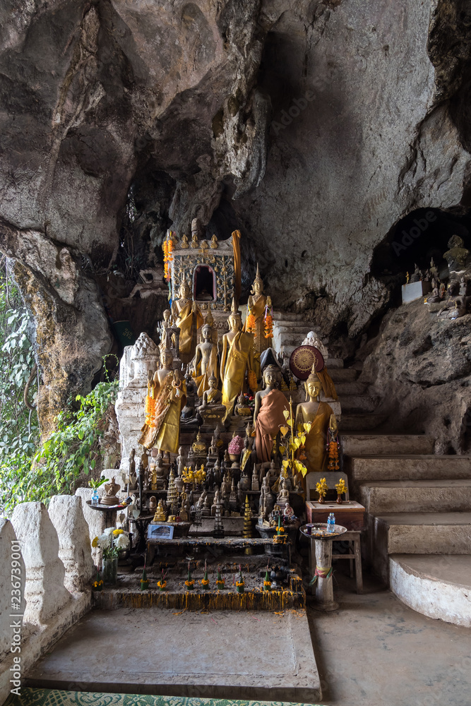 Obraz premium Laos - Luang Prabang - Pak Ou Höhlen