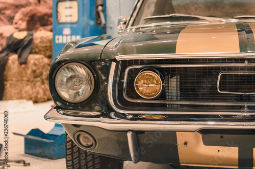 Obraz na płótnie old classic pony car muscle car vintage muscle car camaro mustang