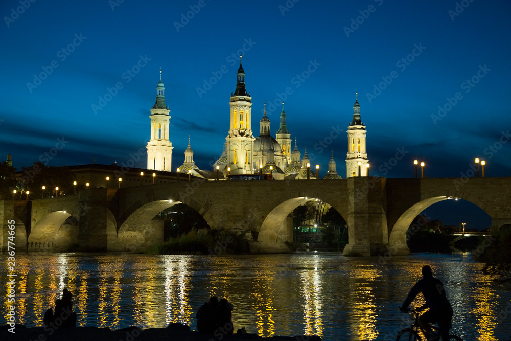 Pilar, iglesia, zaragoza, España, rio Ebro, paisaje nocturno, luces, reflejos, siluetas, torres, puente de piedra,