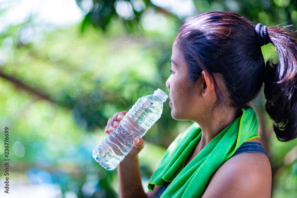 fitness athlete asian woman drinking after jogging fitness athlete asian woman drinking after jogging