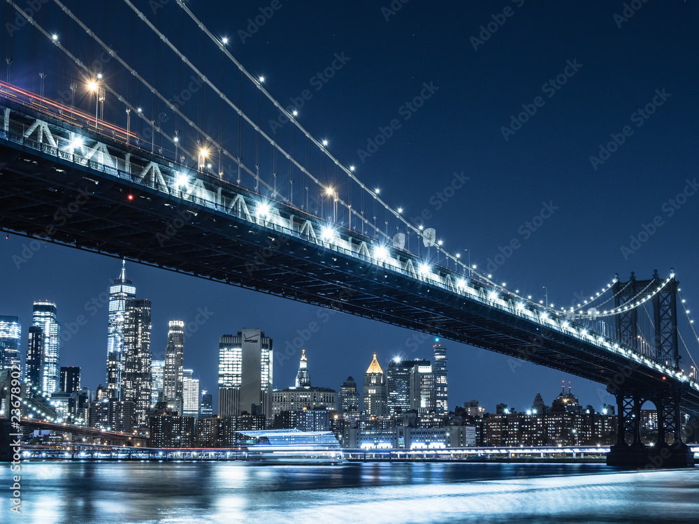 Fototapeta premium New York East River i Manhattan Bridge
