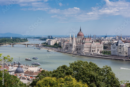 Budapest – Parlamentsgebäude photo