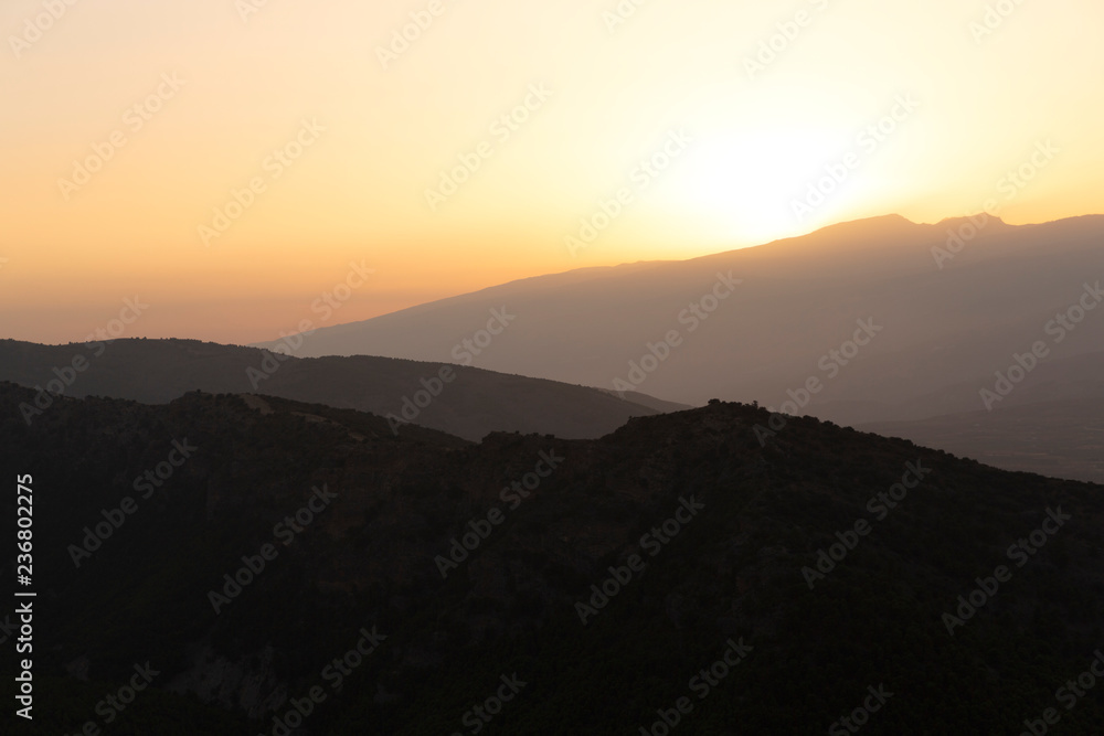 Espectacular vista de Sierra Nevada al atardecer Espectacular vista de Sierra Nevada al atardecer