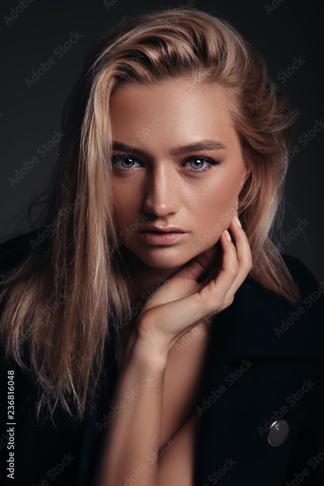 Fototapeta premium Fashion model with a nude make-up, dark background, stylish girl