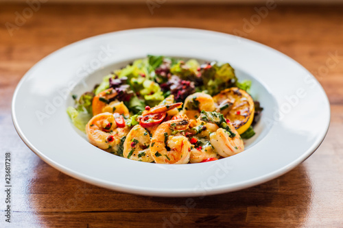 Salad with shrimps and lemon