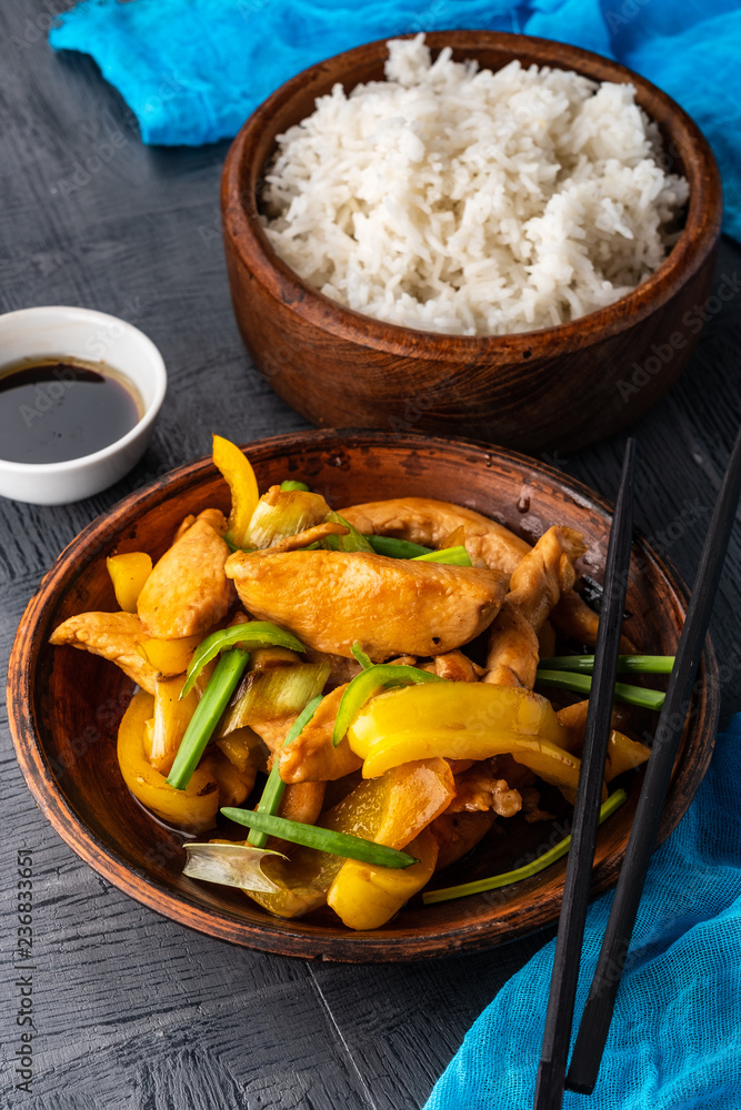 Φωτογραφία Kung Pao chicken, stir-fried Chinese sichuan traditional sichuan  dish with chicken, peanuts, vegetables and chili peppers