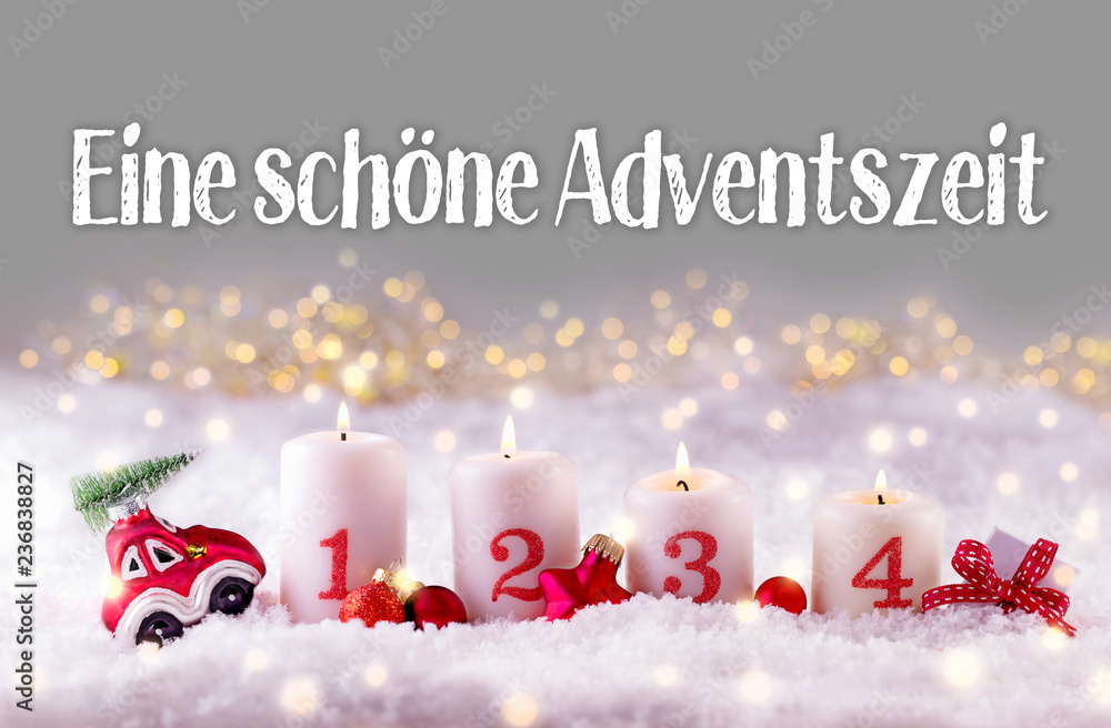 Eine schöne Adventszeit Grußkarte mit Adventskerzen und Text Stock