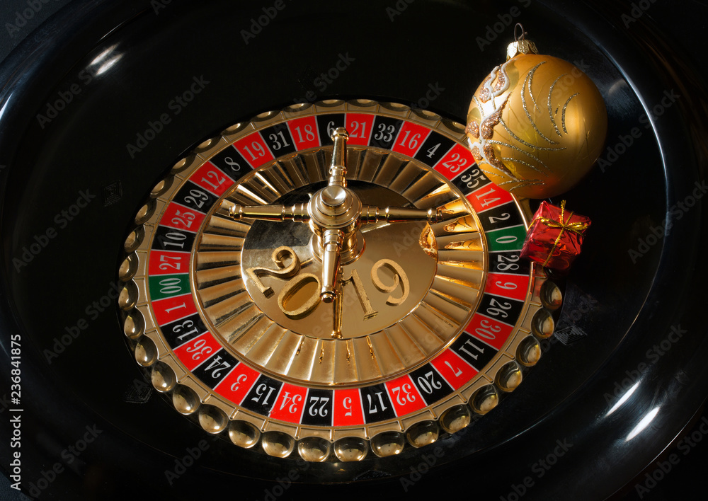 Naklejka premium New Year Presents on the roulette wheel