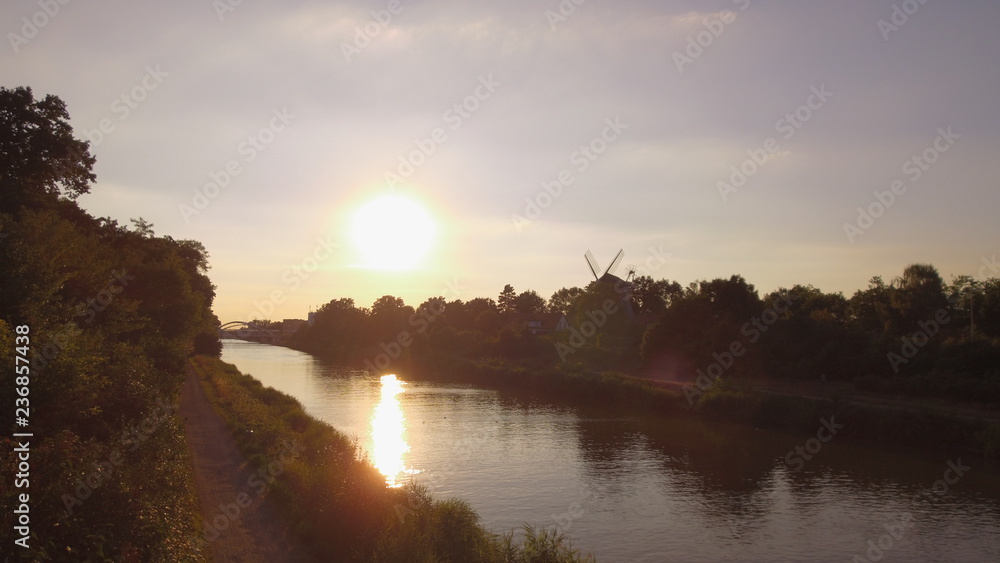 Sonnenuntergang in Hannover am Mittellandkanal