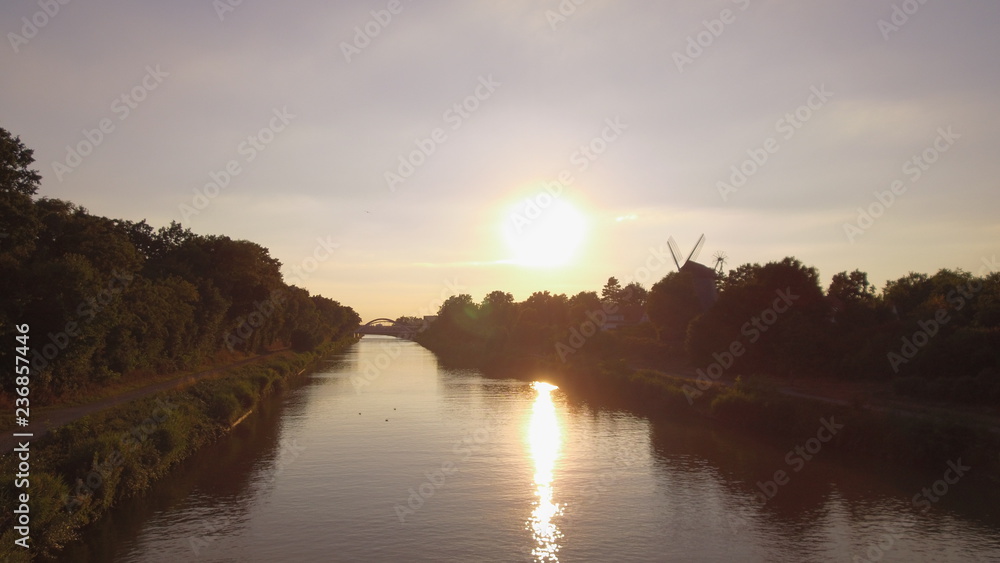 Sonnenuntergang in Hannover am Mittellandkanal