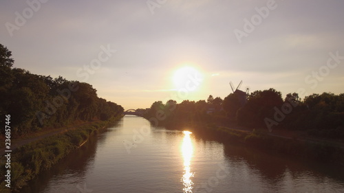 Fototapeta Naklejka Na Ścianę i Meble -  Sonnenuntergang in Hannover am Mittellandkanal