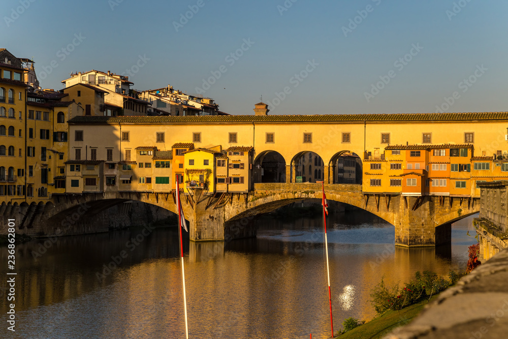 Obraz premium Ponte Vecchio over Arno river in Florence, Italy