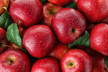 Keuken achterwand Rood Rode appels met waterdruppels  © New Africa