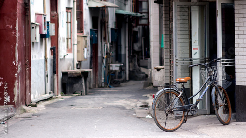 Bicycle in alleyway (Shanghai, China)