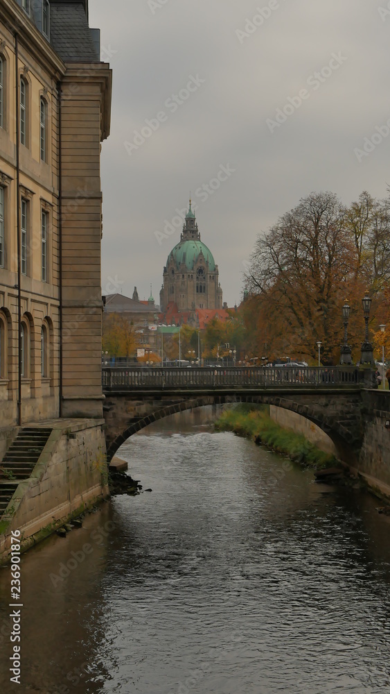 Blick die Stadt entlang