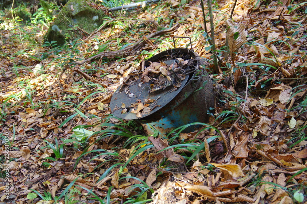 Obraz premium 不法投棄